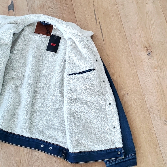 Levi's new with tags mens sherpa lined jean jacket. Size S - Picture 2 of 5
